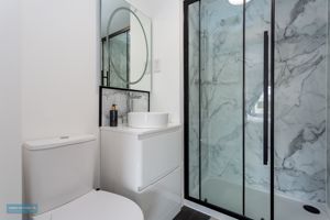En-suite- click for photo gallery